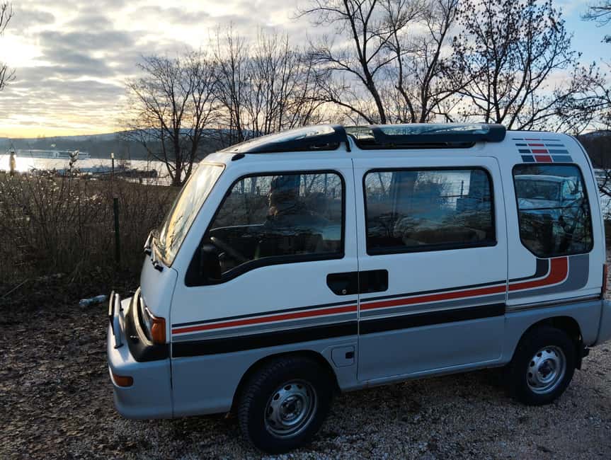 Budapest: Night Lights Tour & Moon Gazing in a Retro Minibus - Buda side feelings: Liberty Bridge, Gellért area, and river views