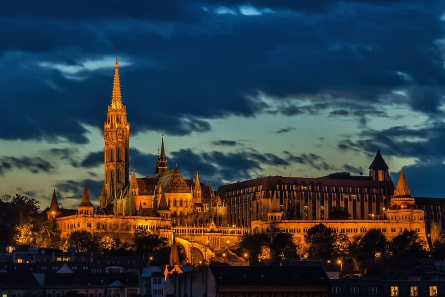 Budapest Night Tour in Spanish and Danube Boat Ride (optional) - Szabadság Square and Liberty Square: Where Memory Gets Controversial