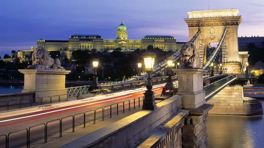 Budapest Night Tour in Spanish and Danube Boat Ride (optional) - Starting at Szent István tér: A Good Place to Orient