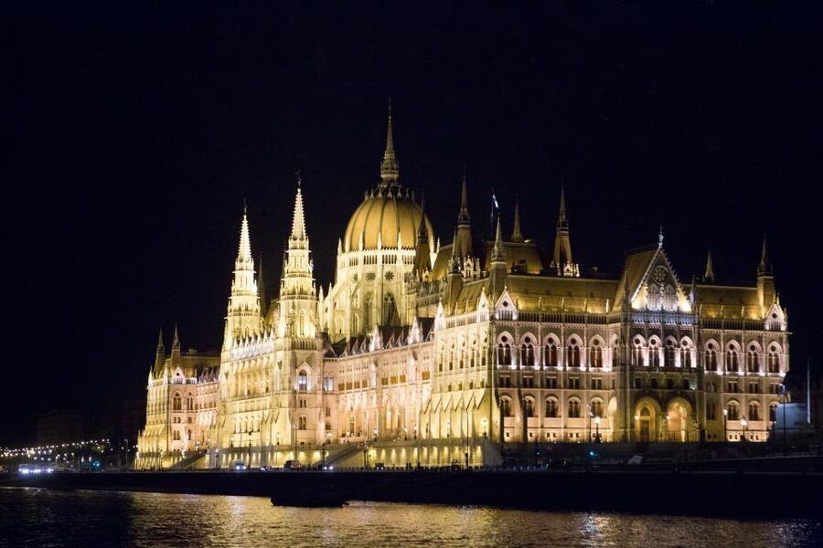 Budapest: Night Walking Tour with Danube River Cruise - The story thread: Hungary’s origins, myths, and 1,000 years of language