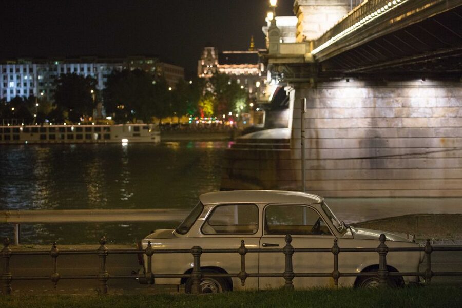 Budapest: Night Walking Tour with River Cruise and Wine - Chain Bridge at Night: the photo you came for