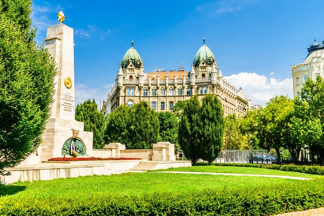 Budapest Old Town and Top Attractions Private Walking Tour - Shoes on the Danube: a brief stop you will remember for years