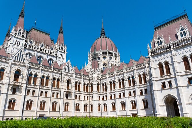 Budapest Old Town and Top Attractions Private Walking Tour - St. Stephen’s Basilica: a beautiful facade with real meaning