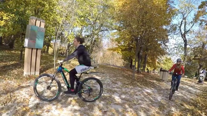 Budapest Outdoor E-bike Adventure Tour - Rolling Through the Chain Bridge Area Before the Climb