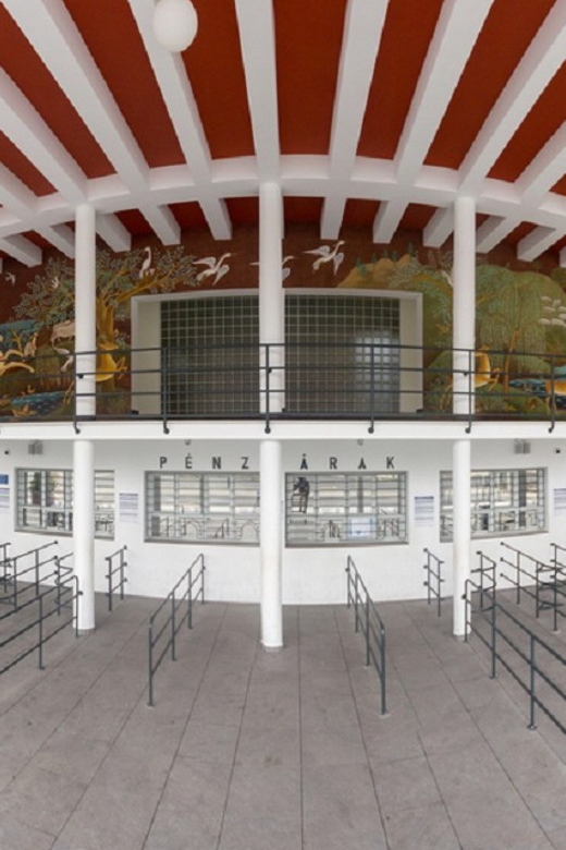Budapest: Palatinus Spa & Pools Full-Day Admission - Getting there and timing: how to avoid the worst of the crowds
