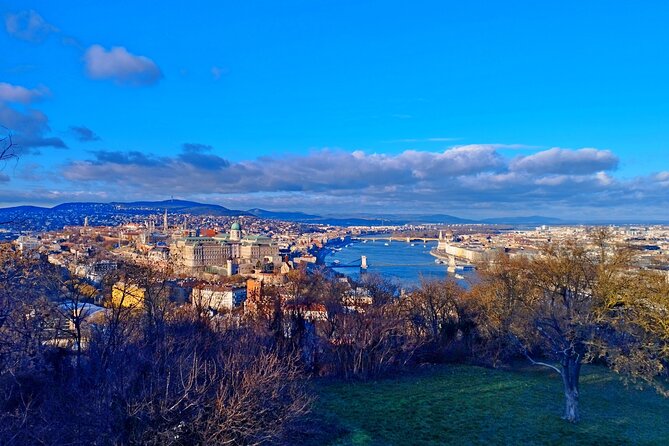 Budapest Panorama Walk - Starting at House of the Water Spring: a simple meet-up