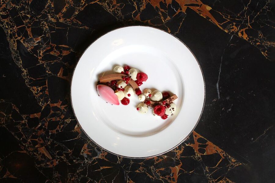 Budapest: Párisi Passage Restaurant 3-Course Menu - Service style: small group pacing and what to watch