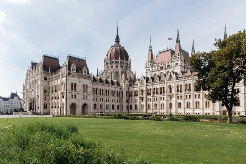 Budapest: Parliament & Its Surroundings Tour with Folk Music - Rose Hill and Gül Baba’s Tomb: The “Father of Roses” Viewpoint