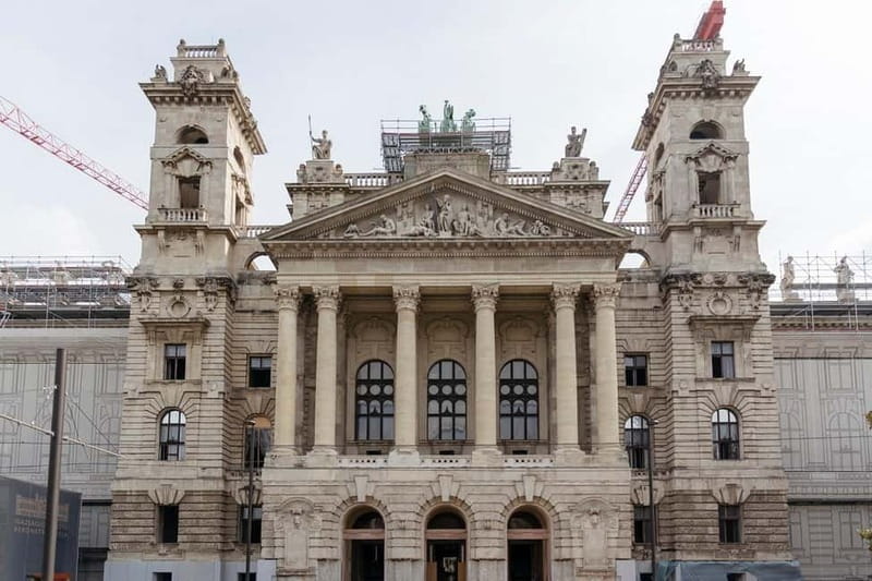 Budapest: Parliament & Its Surroundings Tour with Folk Music - Margaret Island: Parks, Rose Gardens, and a Real Break