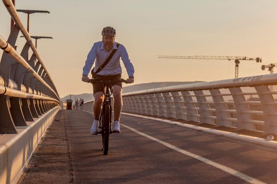 Budapest: Premium E-Bike Rental - First steps at E-Magine, right by Deák Ferenc tér