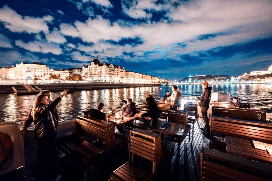Budapest: Premium Sightseeing Cruise with Tokaj Frizzante - Practical Tips That Make the Difference on Board
