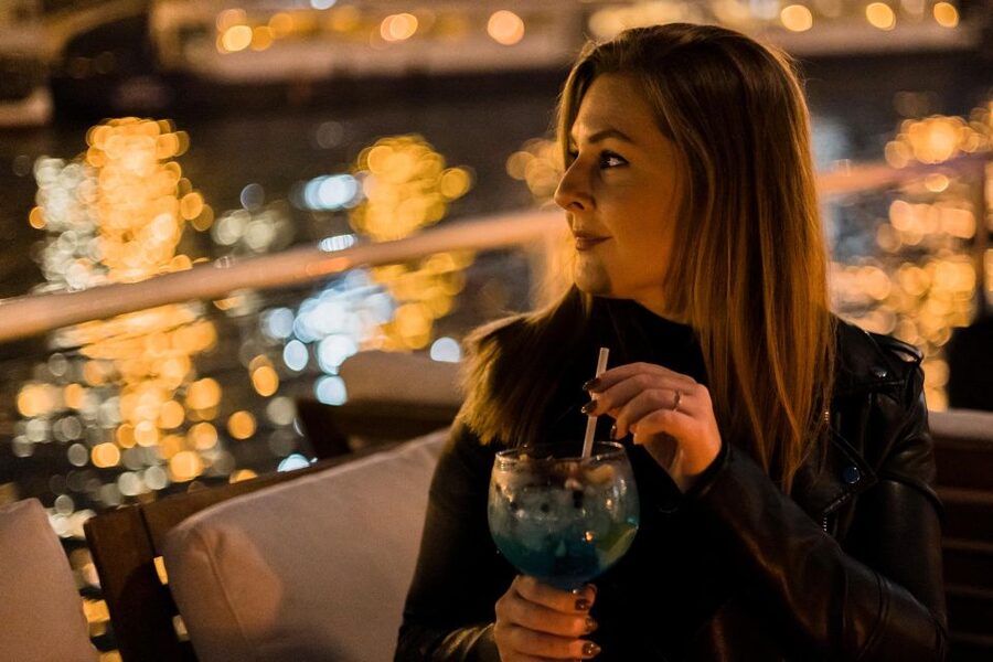 Budapest: Premium Sightseeing Cruise with Tokaj Frizzante - The Phone Audio Guide: QR Code, 30 Languages, and One Useful Fix
