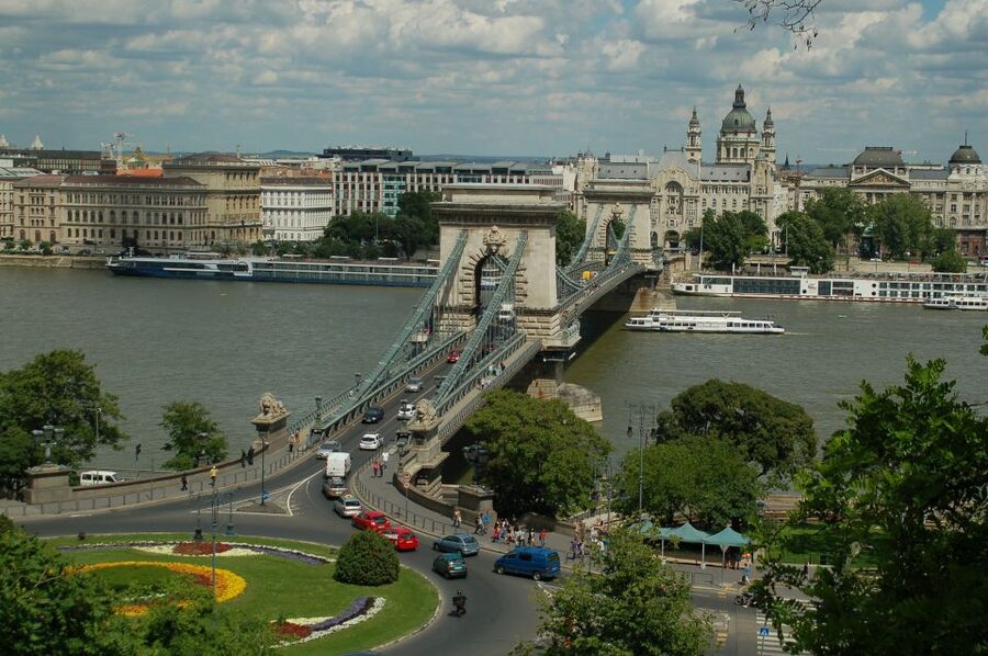 Budapest: Private 3-hour Guided City Tour by Bus - Why this Buda and Pest tour feels worth the $259