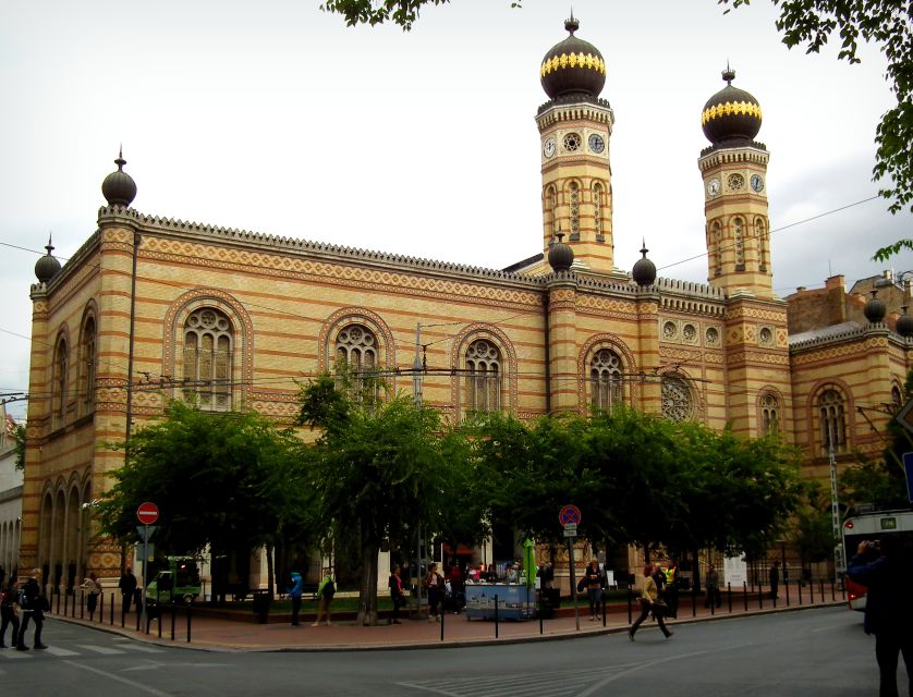 Budapest: Private 3-hour Guided City Tour by Bus - Andrássy Avenue to Heroes’ Square: grand streetscapes and the civic core