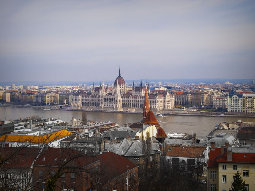 Budapest: Private 3-hour Guided City Tour by Bus - The 3-hour pace: how to manage your photos and comfort