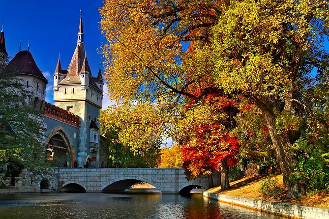 Budapest: Private 4-Hour Walking Tour with a Local - The point of a private 4-hour walk in Budapest