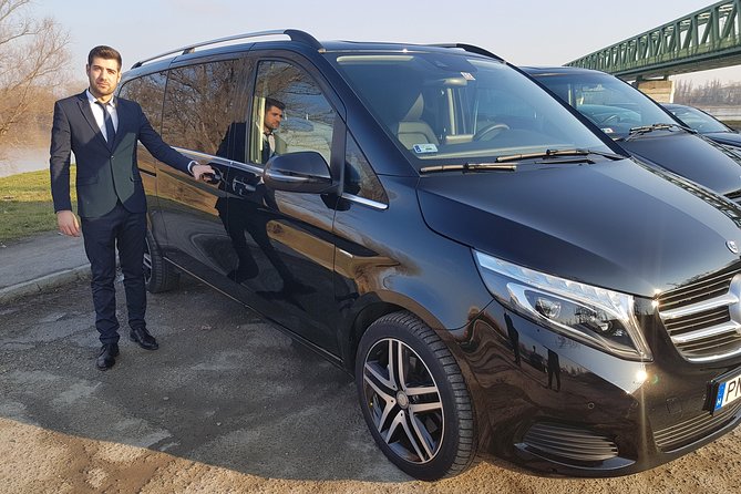 Budapest Private Airport Transfer in a Luxury Minivan - The luxury minivan ride: comfort, A/C, and water