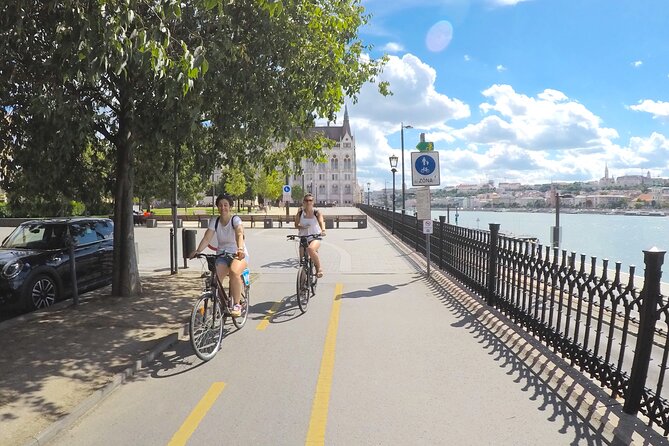 Budapest private Bike & e-Bike Tour with a drink - Erzsébet tér: your quick historical orientation point