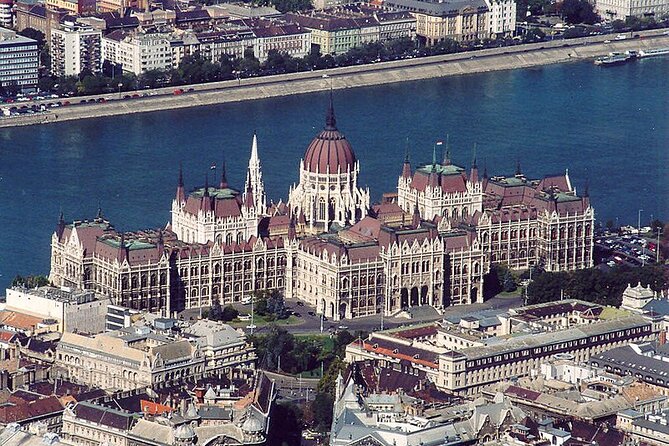 Budapest Private City Tour by car in 4 hours - Central Market Hall: Souvenirs, Snacks, and a Useful Break