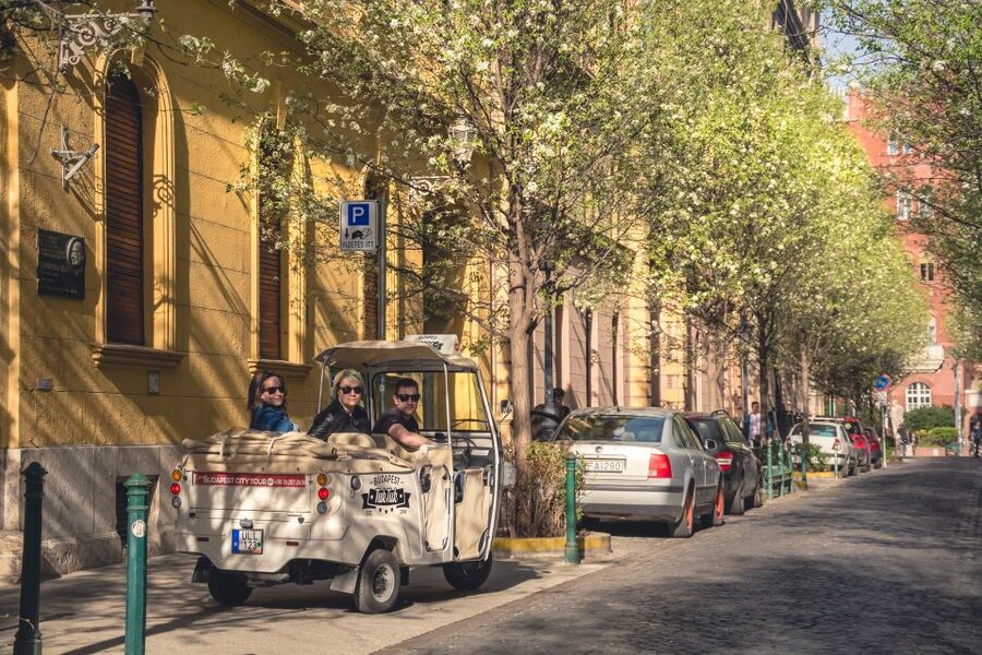 Budapest: Private City Tuk-Tuk Tour & Boat Cruise - Danube Cruise on Duna Bella: The Calm Part of the Day