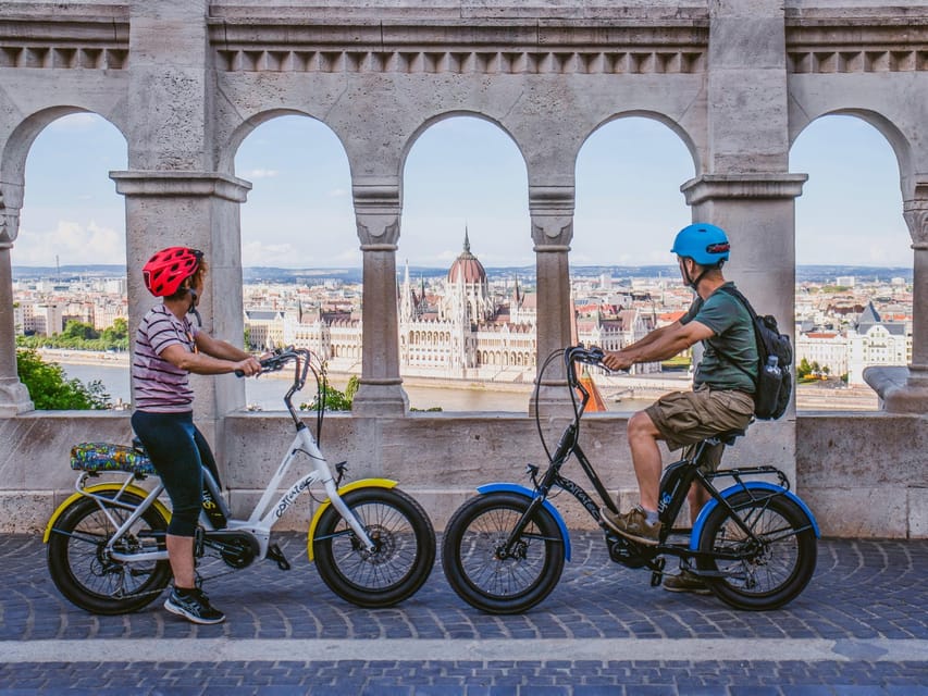 Budapest: Private Customizable Tour in French - Andrássy Avenue and a short metro hop