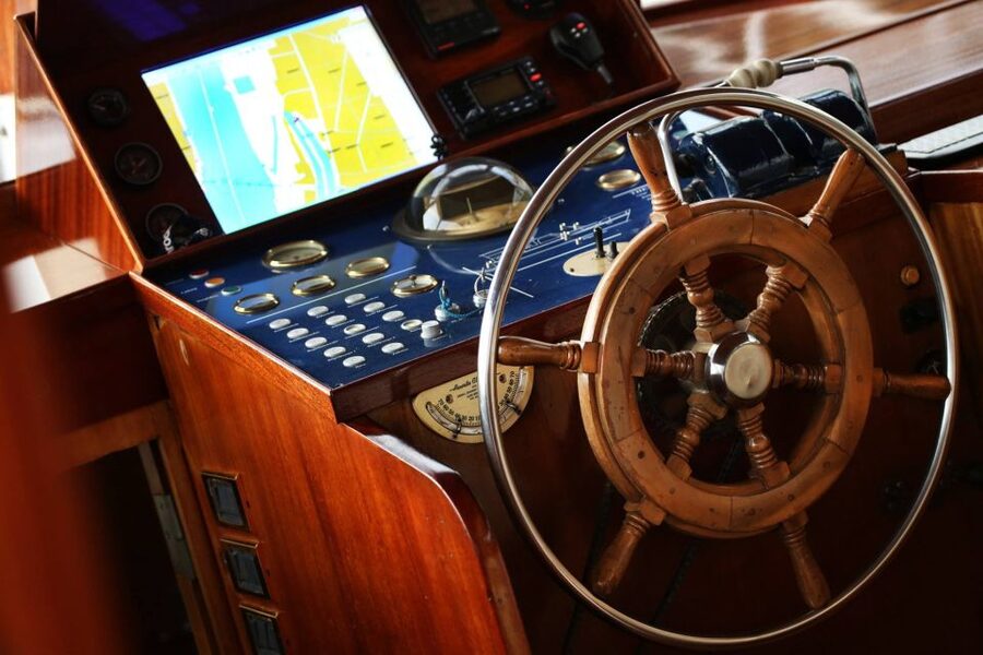 Budapest: Private Danube Yacht Cruise with Welcome Drink - On Board: Welcome Drink, Then Drinks or a Gourmet Meal