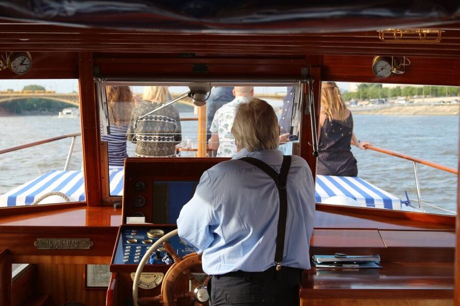 Budapest: Private Danube Yacht Cruise with Welcome Drink - Getting Started at Erzsébet Bridge (and Why the Timing Is the Secret Ingredient)