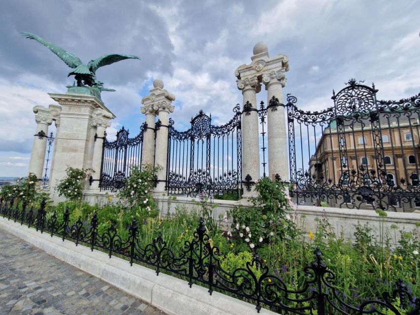 Budapest: private deluxe tour with a native, in Spanish - Key moments worth planning around