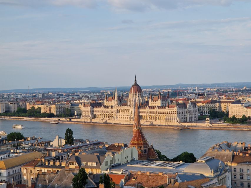 Budapest: private deluxe tour with a native, in Spanish - A Spanish-led private tour that feels tailored, not canned