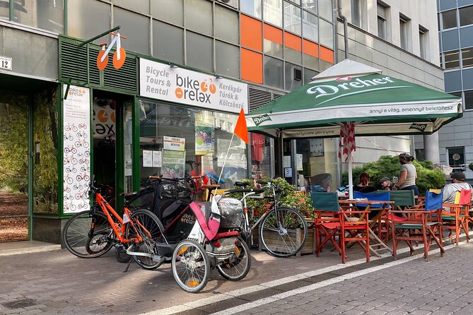 Budapest: Private Fahrradtour - optional mit E-Bikes - House of Terror pass-by, then Heroes’ Square in 15 minutes