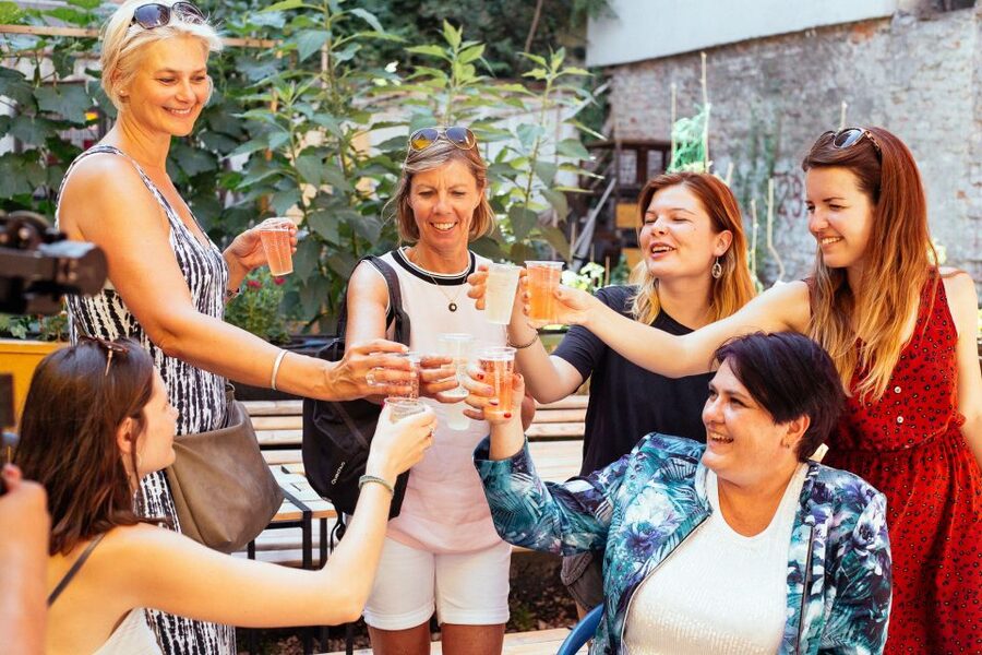 Budapest: Private Food Tour – 10 Tastings with Locals - Walking from the Jewish Quarter highlights to the food courts