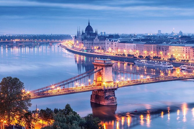 Budapest Private Grand Tour by Car/Minibus - Getting your bearings at Buda Castle and Fisherman’s Bastion