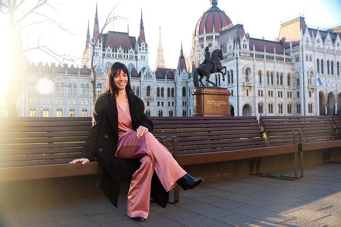 Budapest Private Guided Tour with Photoshoot - Small(2hrs) - Meeting at Vörösmarty tér, Then Getting a Smart Route