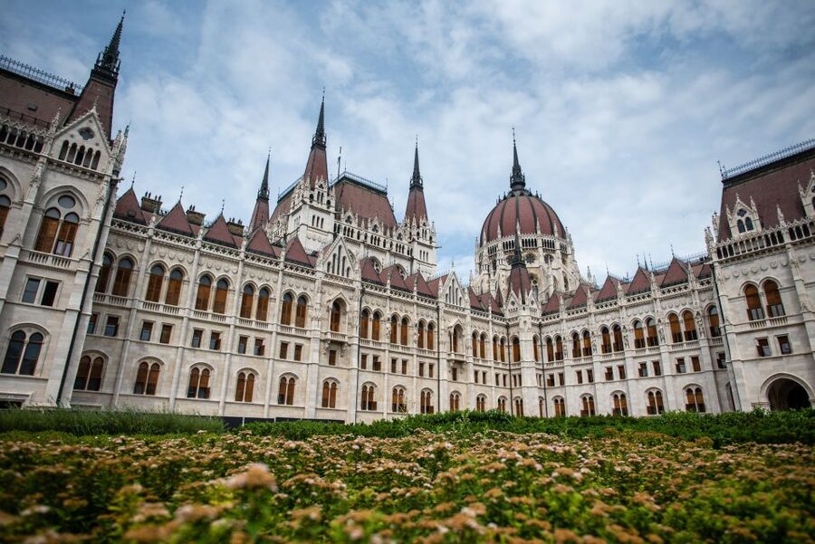 Budapest: Private Luxury Sightseeing Tour - Jewish Quarter and the Synagogue Area, With Human Context Instead of Name-Collecting