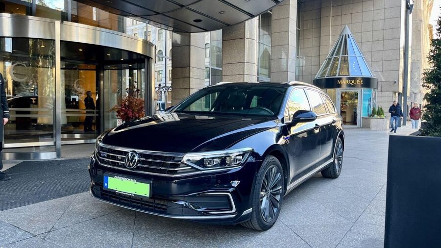 Budapest: Private Sightseeing Tour by car - Why Budapest Feels Like Two Cities in One