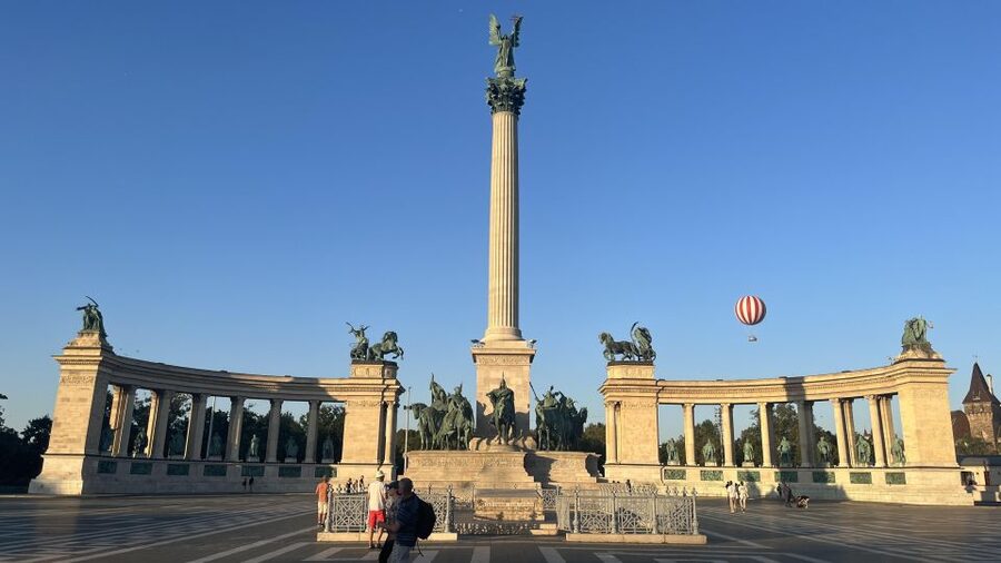 Budapest: private sightseeing tour by public transportation - 4 to 8 Hours, Walking Pace, and the Best Start Windows