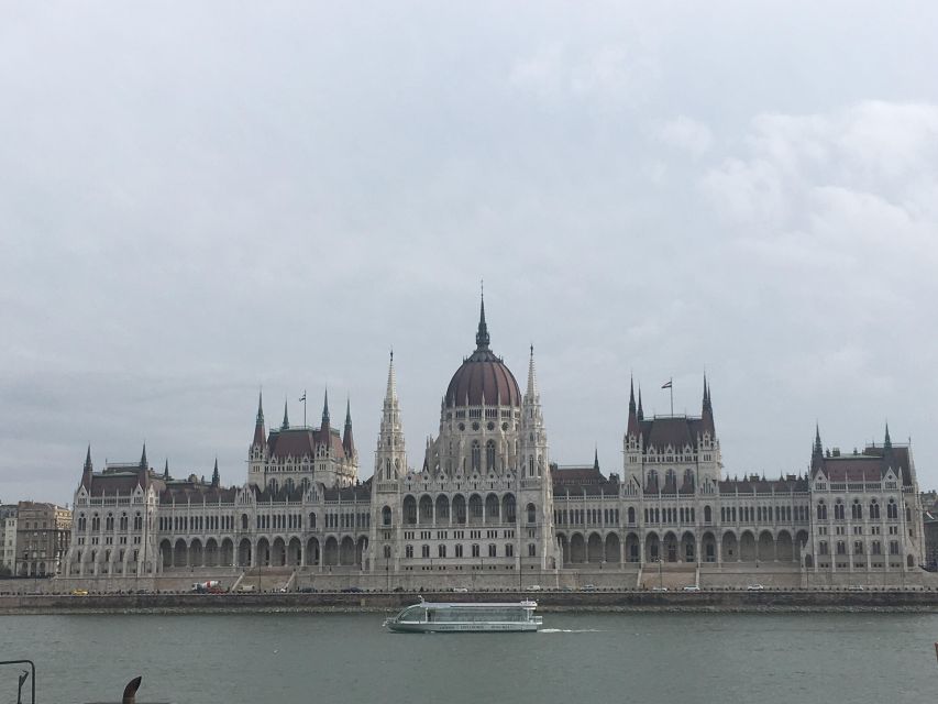 Budapest: Private Sightseeing Walking Tour with Local Guide - Matthias Church: Golden Age king stories you can picture