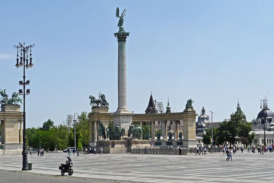 Budapest: Private Walking Tour in the Pest Side - Quick take before you go
