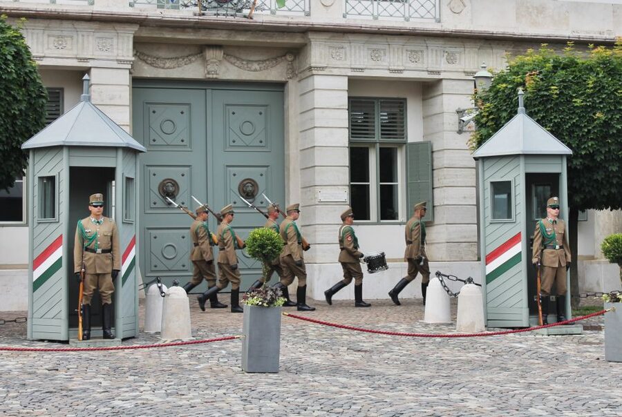 Budapest: Private Walking Tour of the Castle District - Going inside Matthias Church, with admission included