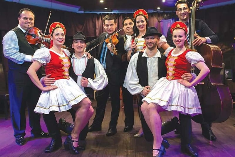 Budapest: Prosecco Dinner Cruise with Live Music - Four courses and a welcome Prosecco: what that means for value
