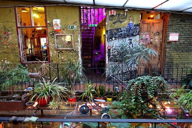 Budapest Ruin Bars Evening Walking Tour with Drinks & Snacks - District VII street art: where your photos happen