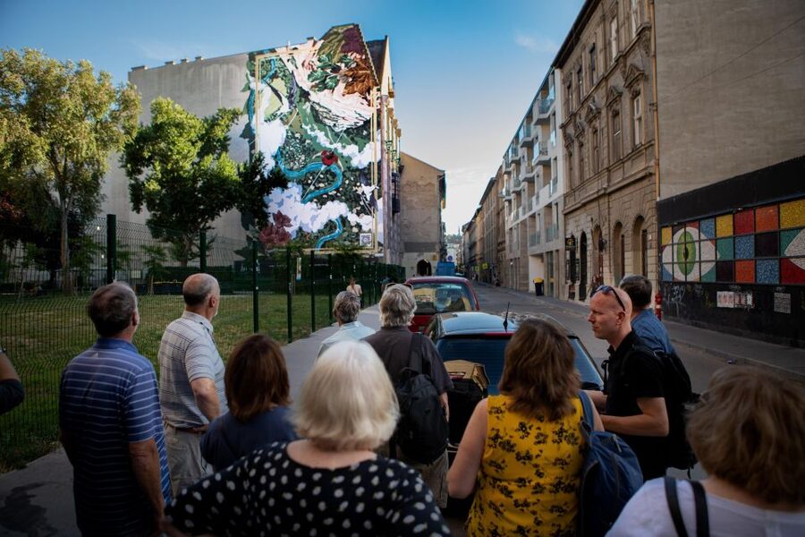 Budapest: Ruin Bars Walking Tour with Drinks and Snacks - Key things that make this tour worth your time
