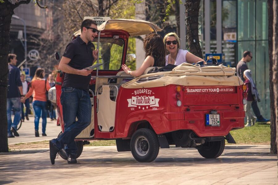 Budapest: Scenic Tuk Tuk Tour - Gellért Hill highlights: Citadel views and the Philosopher’s Garden stop