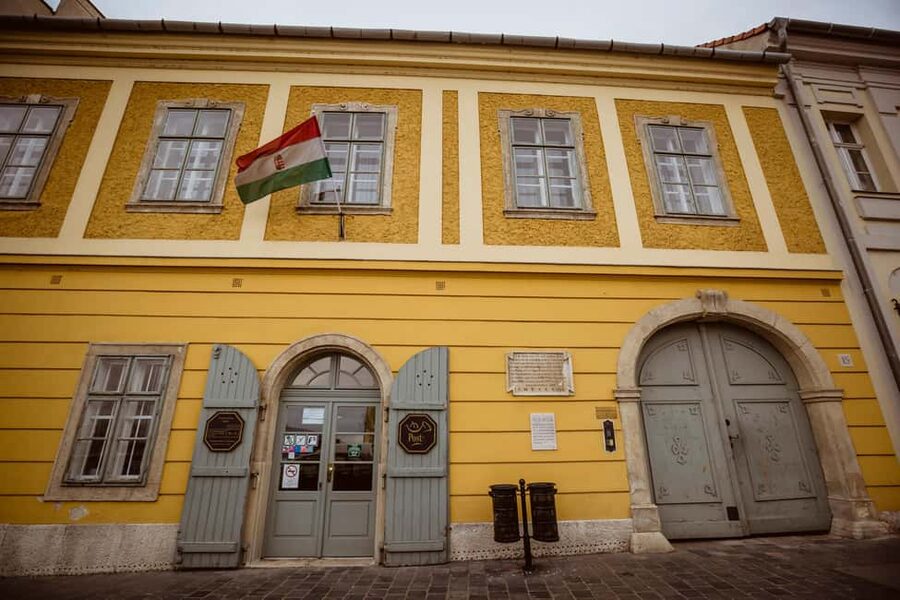 Budapest: Secrets of the Old Town of Buda Guided Walk - De la Motte B. Palace, Baroque rooms plus practical everyday history