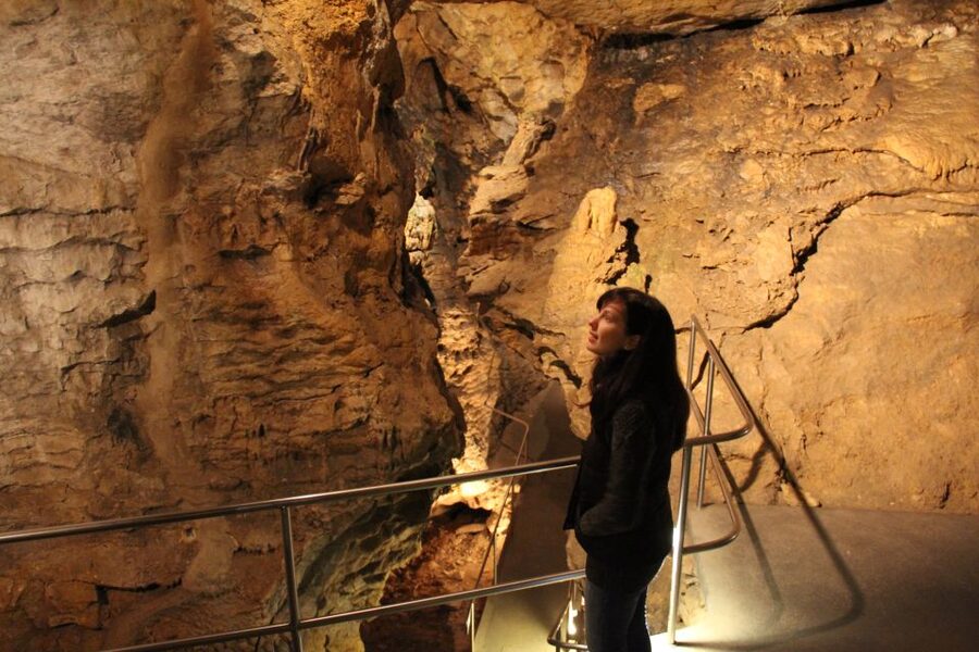 Budapest: Semlő-hegyi & Pál-völgyi Caves Guided Walking Tour - Transition Walk: Moving Between Cave Worlds