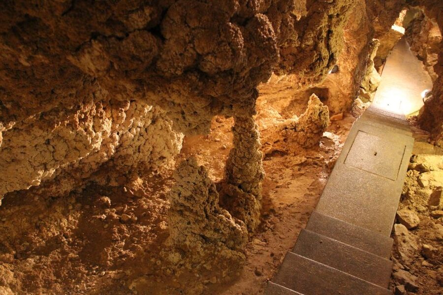 Budapest: Semlő-hegyi & Pál-völgyi Caves Guided Walking Tour - How to Get There From Pest: Simple Public Transport Plan