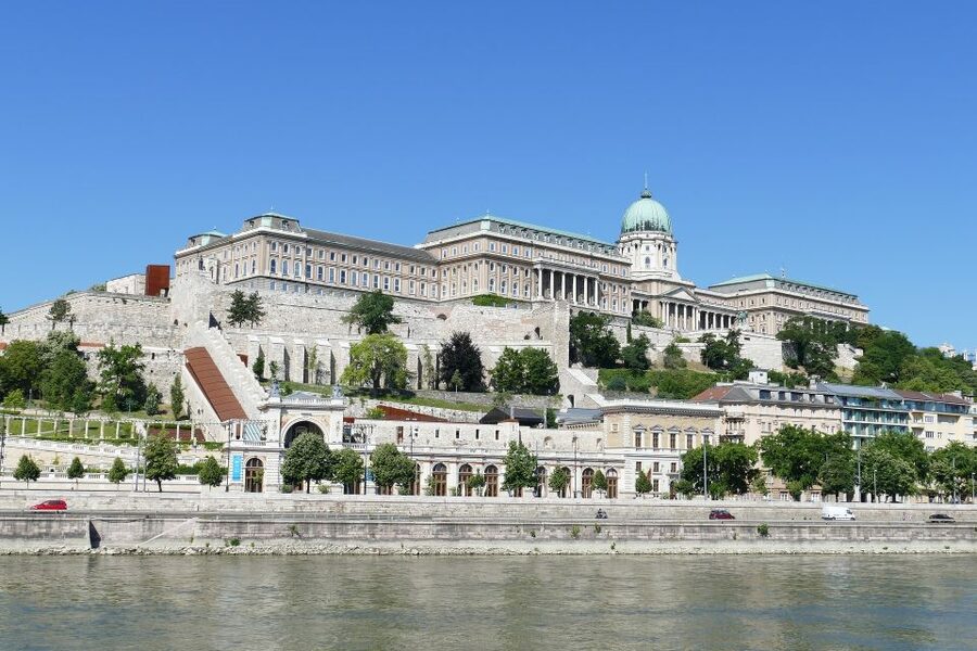 Budapest: Sightseeing Cruise on the Danube - Live music plus open-deck balcony views under the bridges