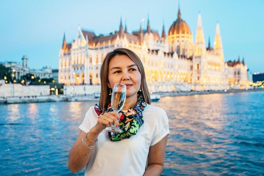 Budapest: Sightseeing Cruise on the Danube - Hungarian Parliament Building: the riverfront reveal