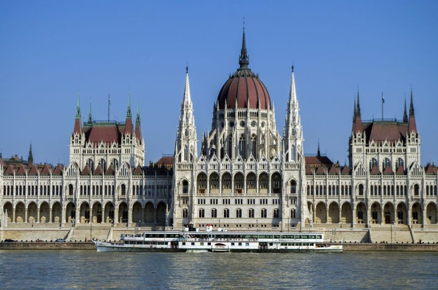 Budapest: Sightseeing Cruise on the Danube - Margaret Bridge and the bridge sequence along the Danube