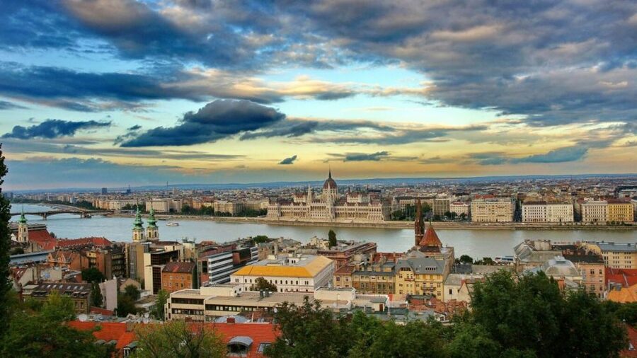 Budapest: Sightseeing Cruise on the Danube - Matthias Church and the hill approach on the Buda side